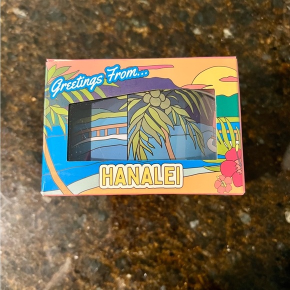 Postcards Hawaii Candle – Hanalei Kauai – 8 oz – New in Box - Picture 1 of 7